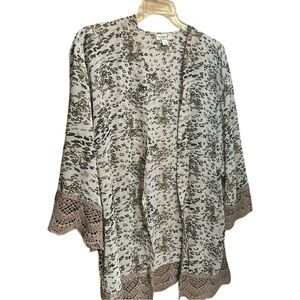 One world, leopard printed, lace, trimmed,‎ kimono. Size petite XL.